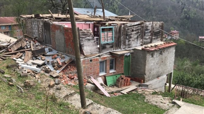 Trabzon’un Çaykara ve Dernekpazarı ilçelerinde Fırtına: 1 ölü, 1 yaralı