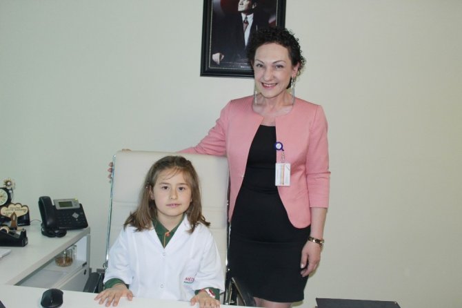 Medova Hastanesi yöneticileri koltuklarını 23 Nisan’da çocuklara bıraktı