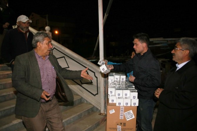 Karaman belediyesi kandil simidi dağıttı