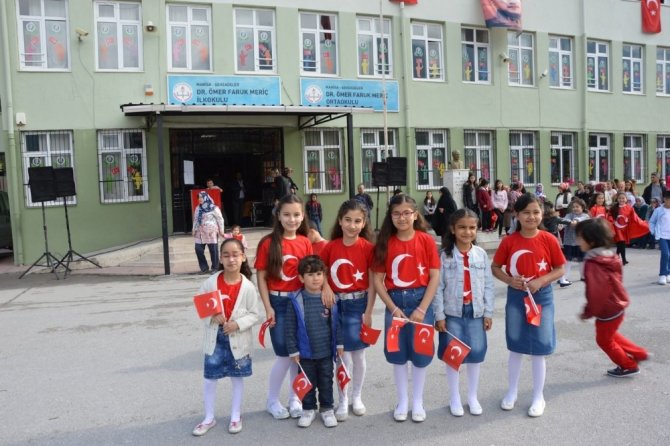 İstiklal Marşı’na işaret diliyle eşlik ettiler