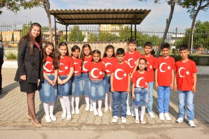 İstiklal Marşı’na işaret diliyle eşlik ettiler