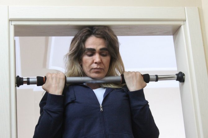 Eşinden boşanan Survivor Nagihan ‘evde kalmış’ kızı oynuyor