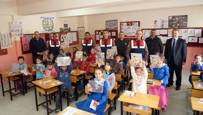 Jandarma, 23 Nisan’da çocukları unutmadı