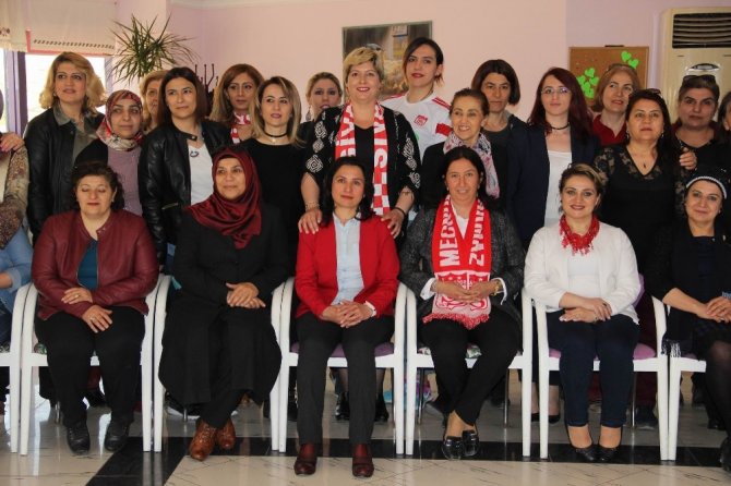 Farklı düşüncedeki kadınlar Sivasspor için buluştu