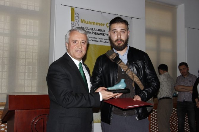 Beyazıt Öztürk, Anadolu Üniversitesi’ndeki ödül törenine katıldı