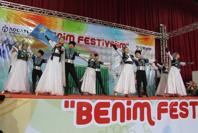 Kırım Tatarı çocuklar Kocaeli’nde ‘Çocuk Festivali’ne katıldı