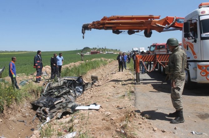 Mardin’de tanker otomobili biçti: 2 ölü, 1 yaralı