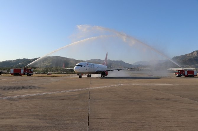 Rusya’dan Gazipaşa Havalimanına ilk charter uçağı 189 yolcuyla indi