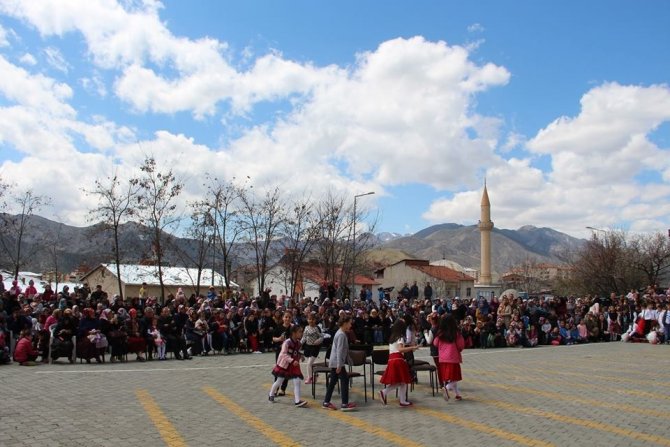 Çocuk bayramını gecikmeli kutladılar