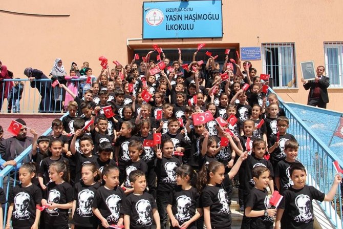 Çocuk bayramını gecikmeli kutladılar