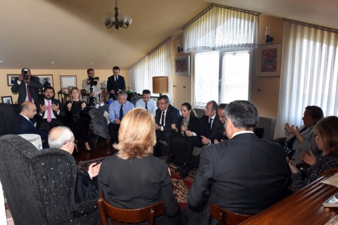 Başkan Hazinedar CHP Genel Başkanı Kılıçdaroğluyla birlikte Teziç’in ailesine taziye ziyaretinde bulundu