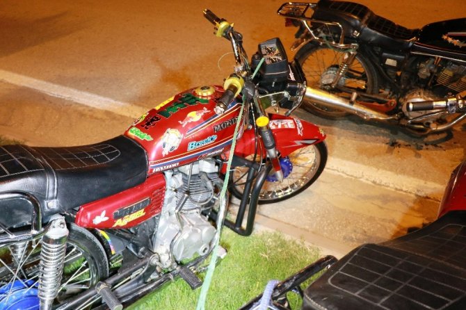 Çalıntı motosikletle 2 motosiklet çalan hırsızlar polisi görünce motosikletleri bırakıp kaçtı
