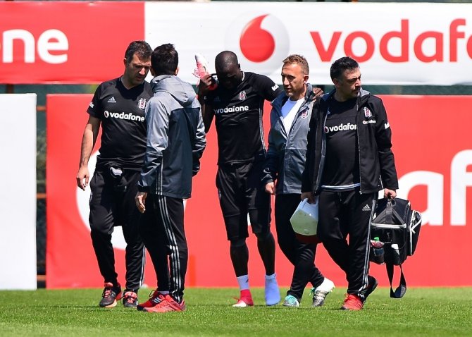 Beşiktaş’ta Aboubakar, sakatlandı
