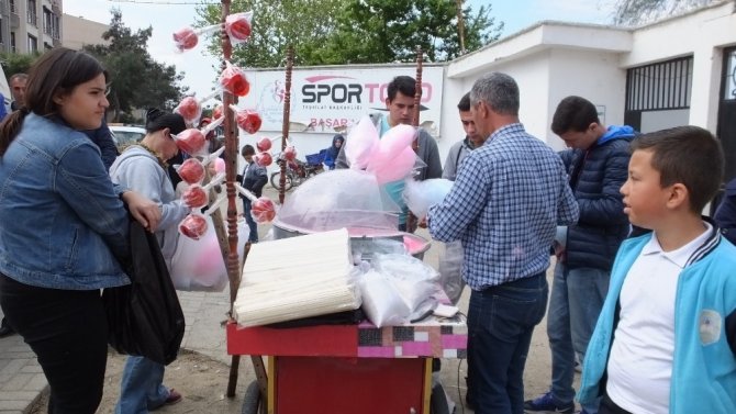 30 yıldır pamuk şeker yapıyor