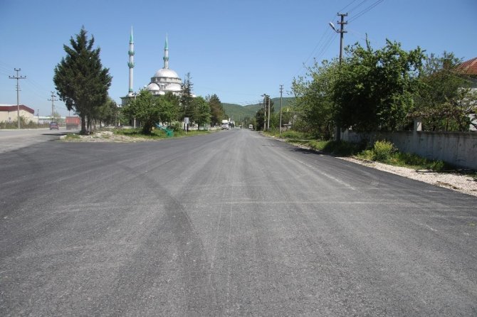 Kuzuluk mahallesinde asfalt çalışmaları sürüyor