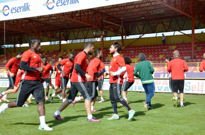Evkur Yeni Malatyaspor, İnönü Stadı’nda Göztepe maçının provasını yaptı