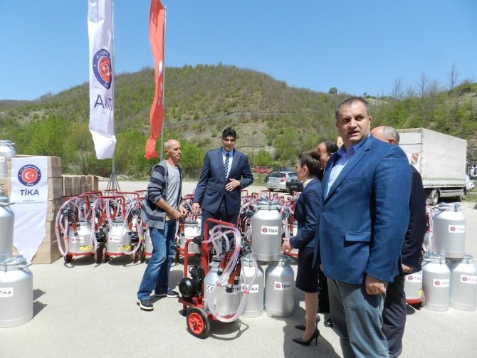 TİKA’dan Kosova süt üreticilerine destek