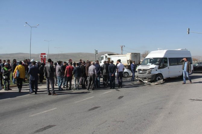 Sivas’ta zincirleme trafik kazası: 5 yaralı