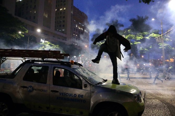 Brezilya’da sendikalar tasarruf tedbirlerine karşı halkı sokağa döktü