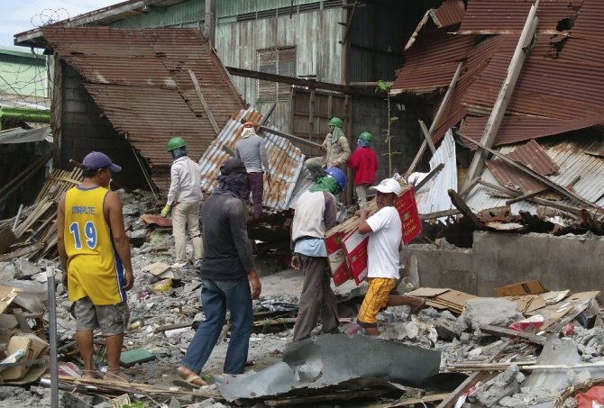 Filipinler’de 7.2 büyüklüğünde deprem