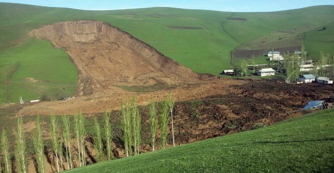 Kırgızistan’da toprak kayması: 24 kayıp