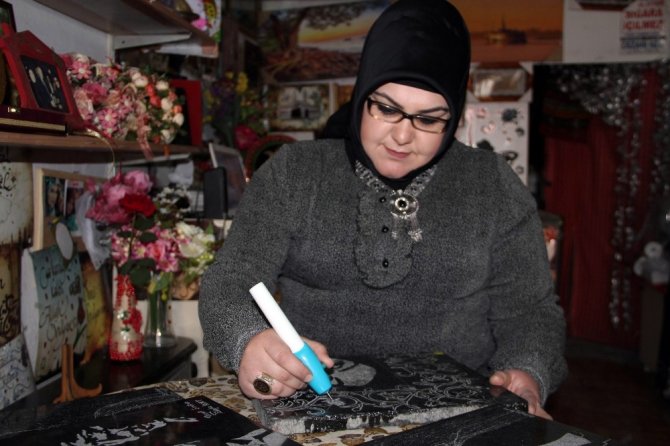 Dünyanın tek kadın granit sanatçısı mesleğini yaşatmaya çalışıyor