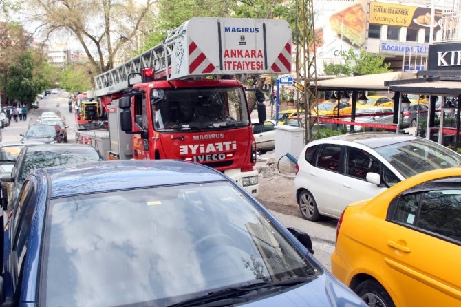 Başkent’te metruk binada çıkan yangın paniğe neden oldu