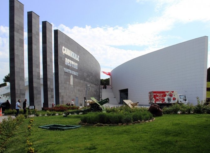 Çanakkale Destanı Tanıtım Merkezi’nden 1 milyonuncu ziyaretçiye plaket