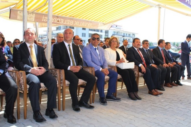 Ayvalık’ta Sebahat-Cihan Şişman Güzel Sanatlar Lisesi’nin açılış coşkusu