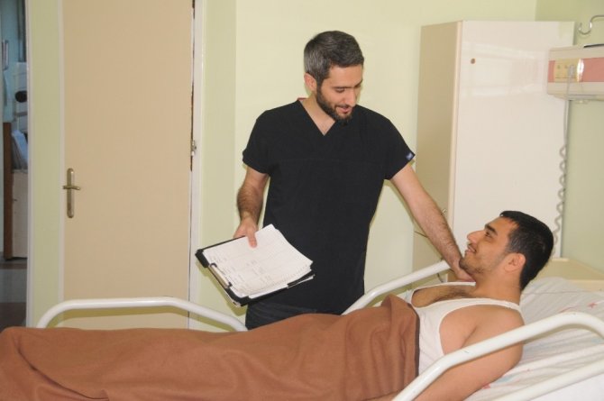 Bayburtlu genç doktor kendini Cizrelilere adadı