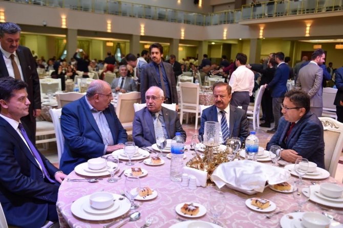 Ak Parti Ankara teşkilatı Altındağ Kültür Sarayı’nda toplandı