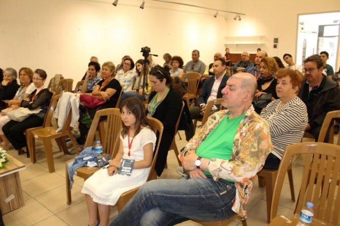 Ayvalık’ta Türk Tiyatrosu’nun ünlü isimleri seyirciyle söyleşti