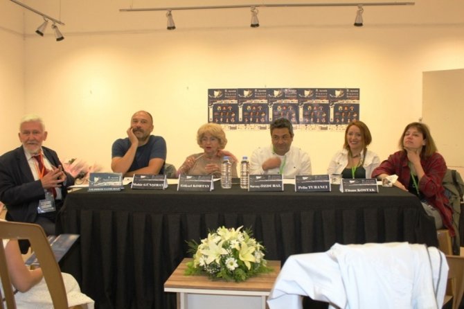 Ayvalık’ta Türk Tiyatrosu’nun ünlü isimleri seyirciyle söyleşti