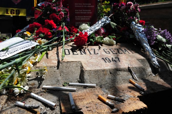 Deniz Gezmiş ve arkadaşları mezarı başında anıldı