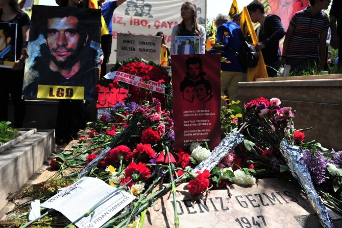 Deniz Gezmiş ve arkadaşları mezarı başında anıldı