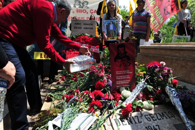 Deniz Gezmiş ve arkadaşları mezarı başında anıldı