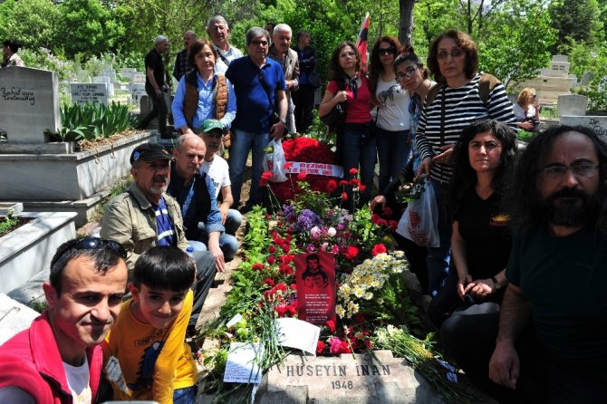 Deniz Gezmiş ve arkadaşları mezarı başında anıldı