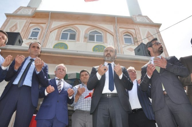 Süpürtü Cami ibadete açıldı