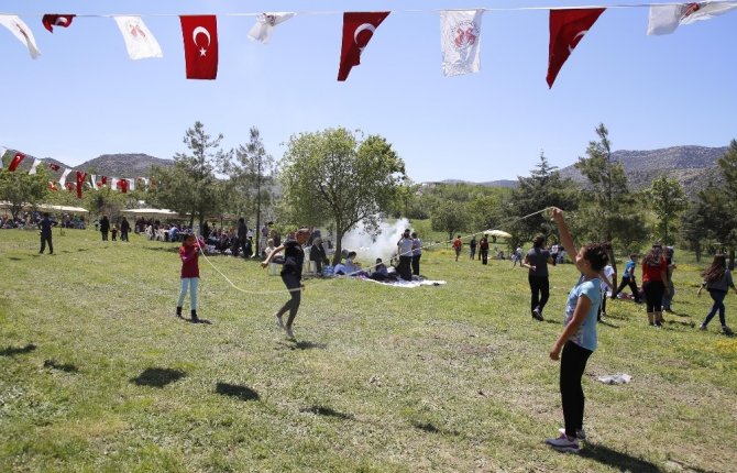 Döşemealtı Mesire Alanları on binlerce insana ev sahipliği yaptı