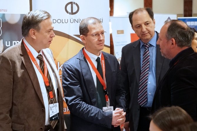 Köln’deki Türk Üniversiteleri Fuarına Anadolu Üniversitesi Açıköğretim Sistemi damgası