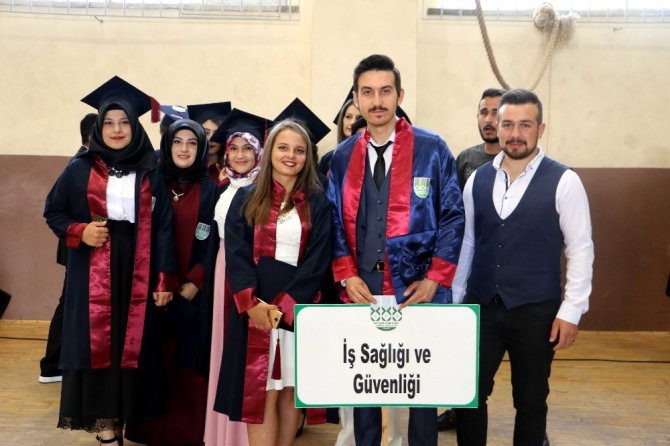 KBÜ Eskipazar MYO 6 programdan 500’e yakın öğrenci mezun verdi
