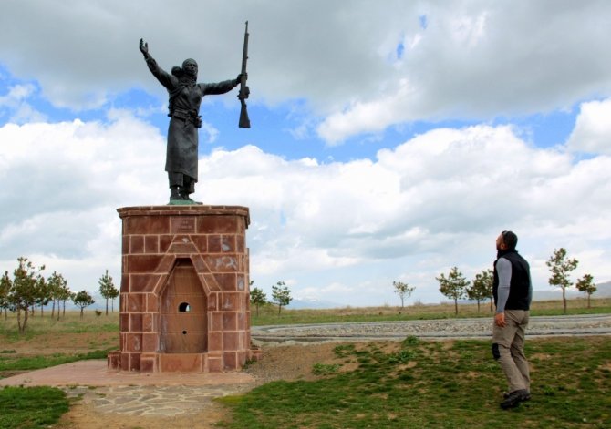 Tarihe adını kahramanlığıyla yazdıran Nene Hatun’un heykeli tartışmaya neden oldu