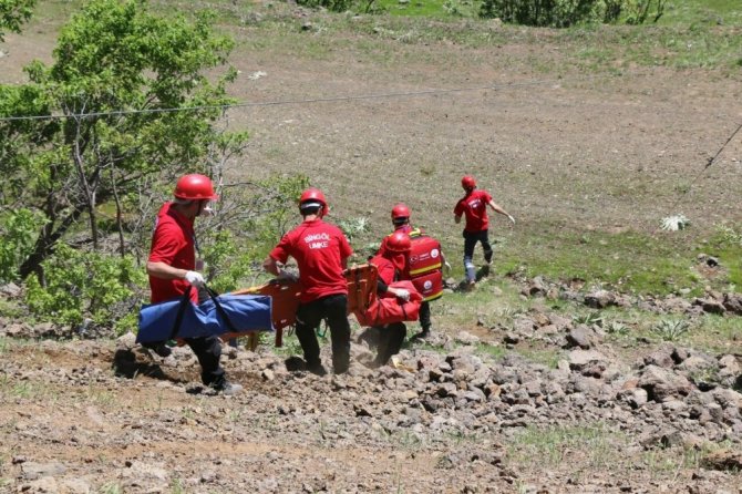 Bingöl’de kurtarma ekiplerinin tatbikatı gerçeği aratmadı