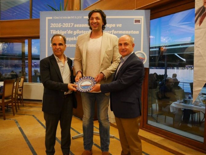 Başkan Akgün’den Demir İnşaat Büyükçekmece Basketbol Takımı’na: “Gönüllerin şampiyonusunuz”