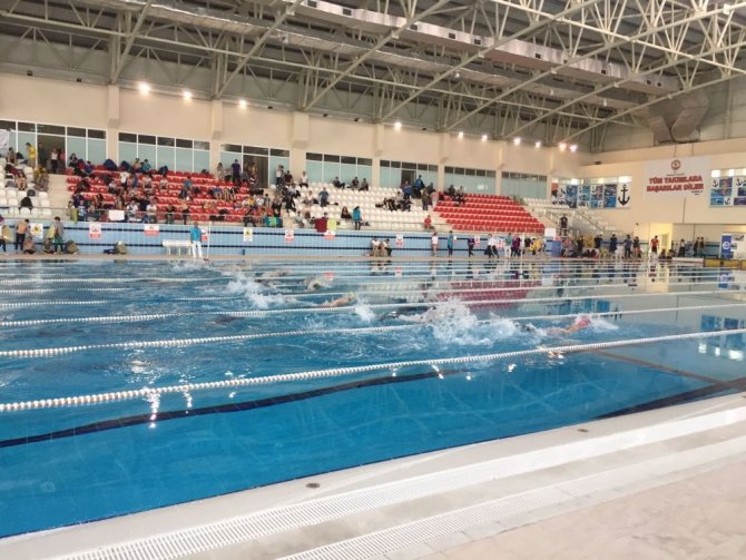 Paletli Yüzme yarışlarında ikinci gün müsabakaları tamamlandı