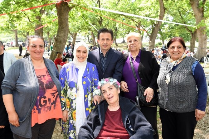 Başkan Yazıcı ve eşi, engellilerle bir kez daha tek yürek oldu