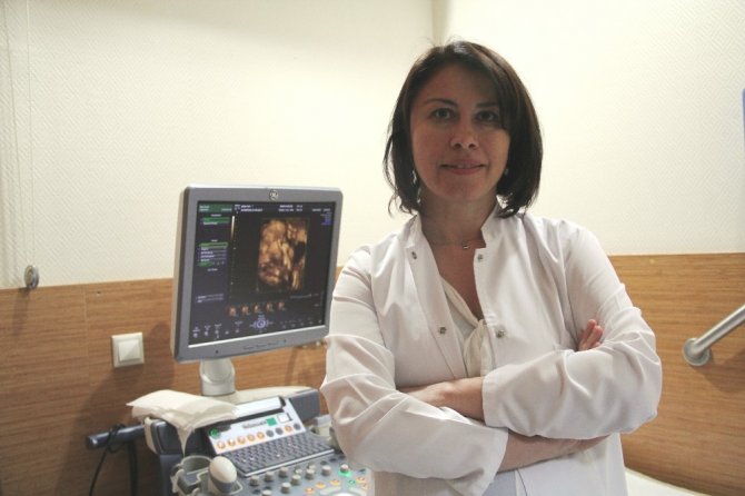 Türkiye’de ilk kez görme engelli kadın doğmamış bebeğine dokundu