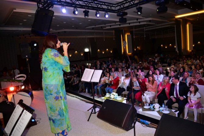 Şebnem Kısaparmak Bozüyüklü sevenleri ile bir araya geldi