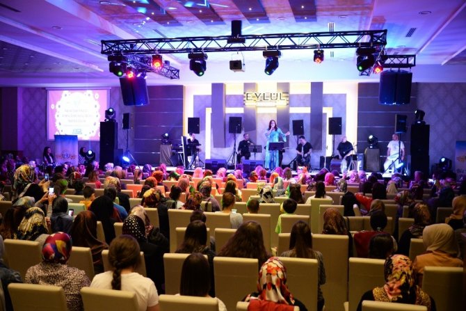 Şebnem Kısaparmak Bozüyüklü sevenleri ile bir araya geldi