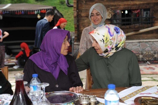 Saadet Tiryaki’nden anlamlı Anneler Günü programı